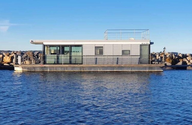 Hausboot in Laboe an der Kieler Foerde