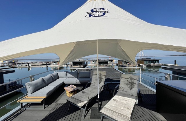 Hausboot "seestern" auf dem Bärwaldersee im Lausitzer Seenland