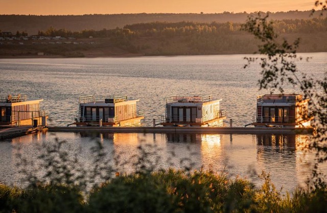 Hausboote und Ferienhäuser Marina Mücheln