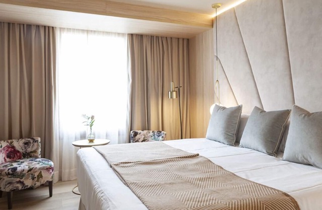 Have a Tour! 3 Comfortable Units Near Royal Palace of La Almudaina, Pet-friendly