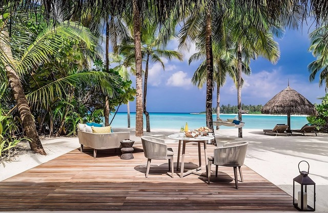 Haven of Relaxation! Balcony w/ Beach View, Private Indoor Spa Tub, Outdoor Pool