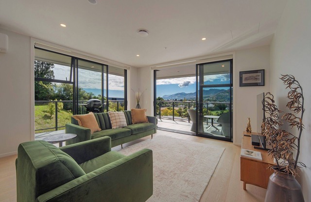 Havenview City Apartment - Stunning Haven & Skyline Views
