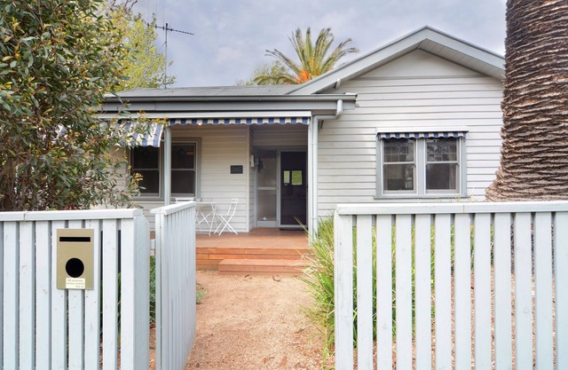 Havlin House - Brand new amenities within 1km of CBD and train station.