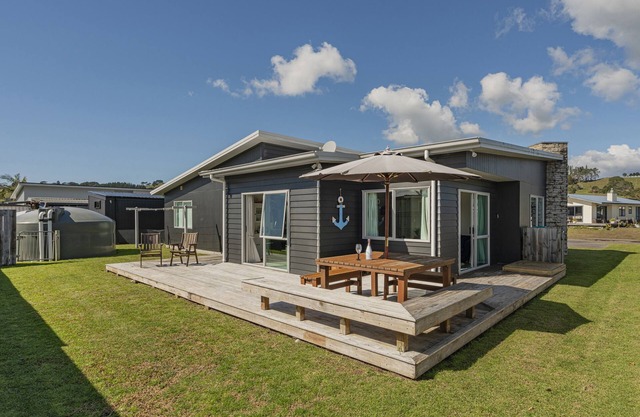 Hawk Hill Getaway - Cooks Beach Holiday Home