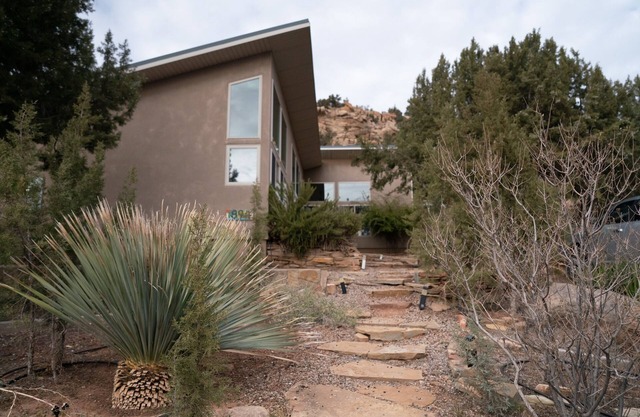 Hawk House -Eco Desert Cabin near the base of Zion National Park