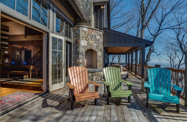 Hawks View | Luxuriously Appointed Home | Less Than 15 Minutes from TIEC