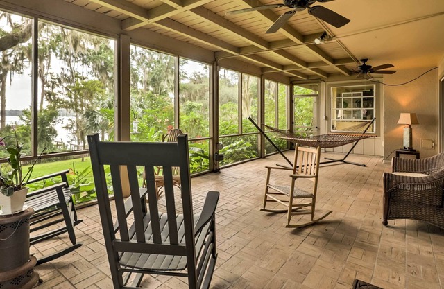 Hawthorne Apartment w/ Boat House + Kayak!