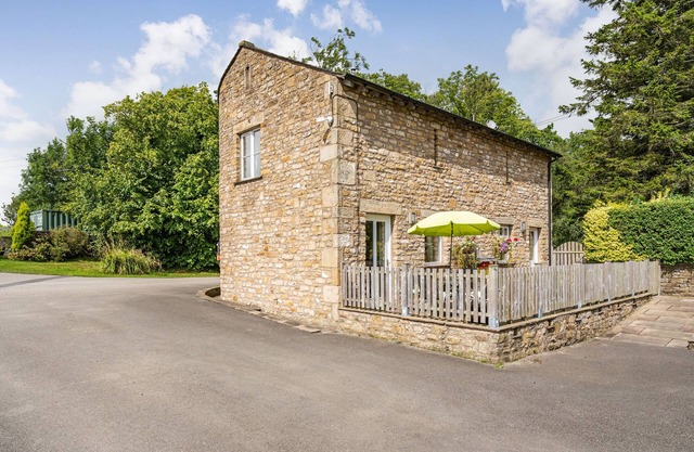 HAY BARN, pet friendly, luxury holiday cottage in Ingleton
