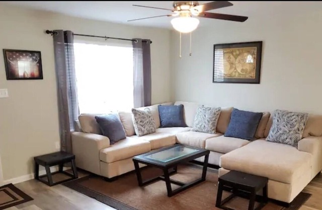 Hayden's Getaway: Sleep 6, Charming & Spacious