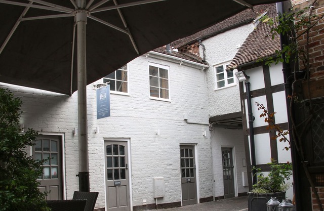 HAZEL COTTAGE, character holiday cottage in Bridgnorth