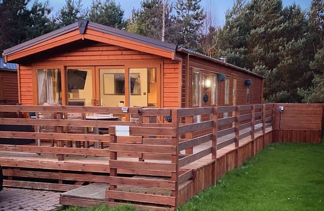 Hazel Oaks - Two Bedroom Lodge - Hot Tub!