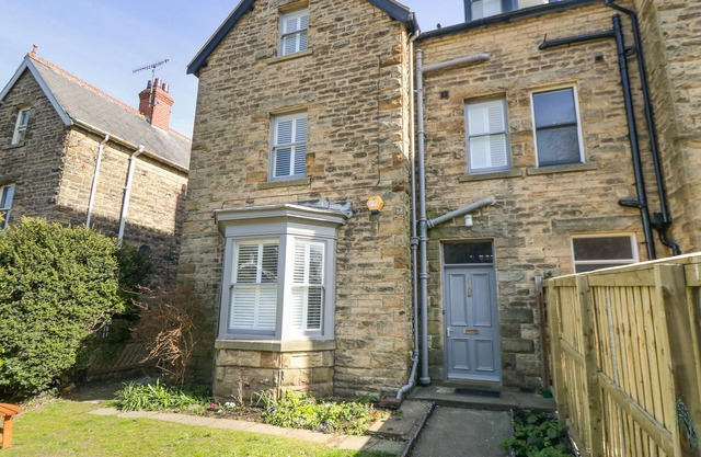 HAZELDENE, pet friendly, with a garden in Sleights