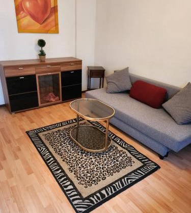 HBS BESTPREIS- Leistung, Nähe City, mit Parkplatz, sie wählen 1 oder 2 große Zimmer für 1- 5 Personen große Küche, Bad Einfach und gut