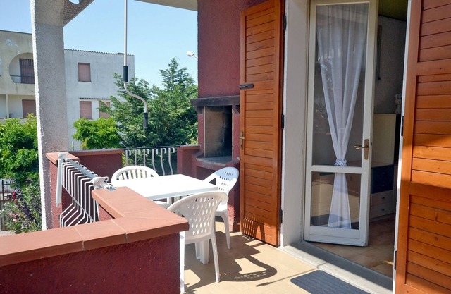 head house with large garden, terrace with BBQ, 500 mt. from the sea