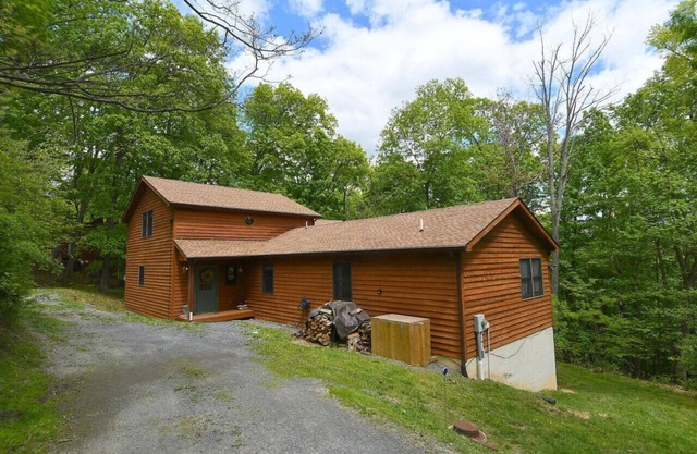 Healing House - fireplace, wifi, 2 kings, furnished den, screen porch, pool access