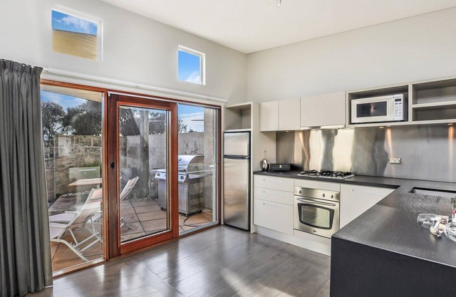 Hearns Beachside Villa 3