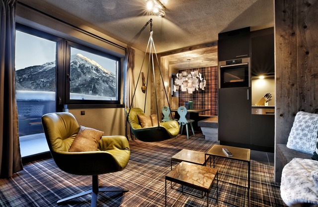 HEART - 100sqm penthouse Top3 directly on the ski slope, hiking trails and bike trails