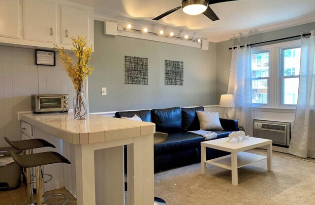 Heart of downtown Stamford! Cozy Apt, close to everything!