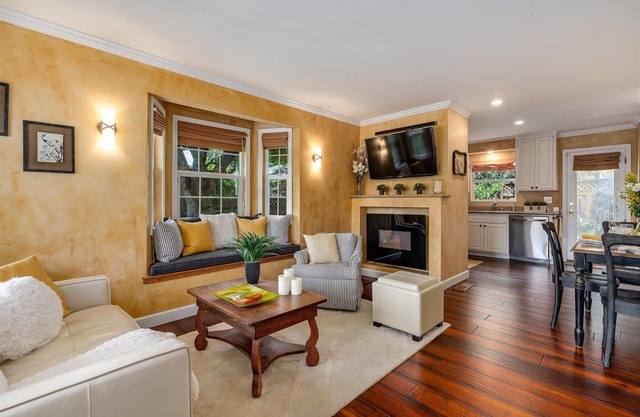 Heart of Healdsburg | Complimentary wine tasting at Croix Estate included!