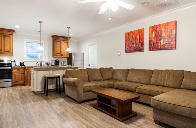 Heart of Midtown - Walkable - Private Pet Relief Yard - Gated Parking