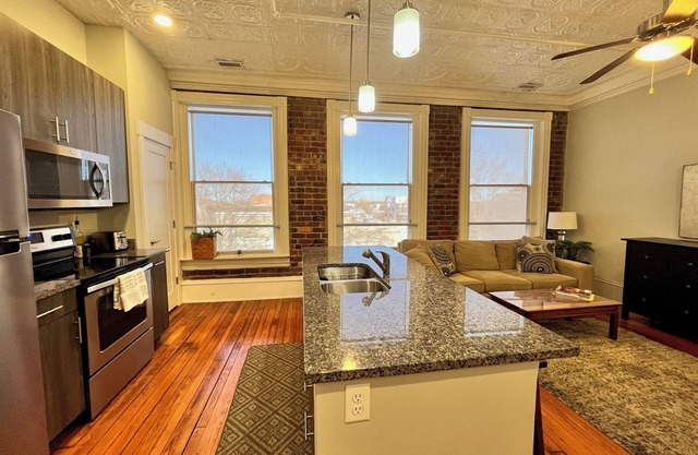 Heart of the Arts District Penthouse - West Broad VCU MCV Prime Downtown!