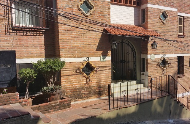 Heart Of Town, Ocean Views, Pool, Walking Distance To Beach