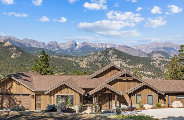 Hearthstone Luxury Vacation Rental at Windcliff