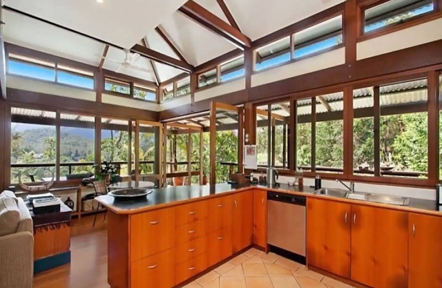 Heartwood Hill - Epic retreat-style exposed timber house with views of Wollumbin