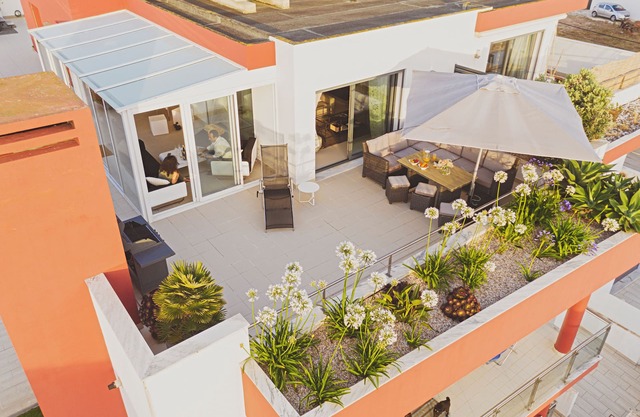 Heated 2 bedroom penthouse with Jacuzzi in Baleal