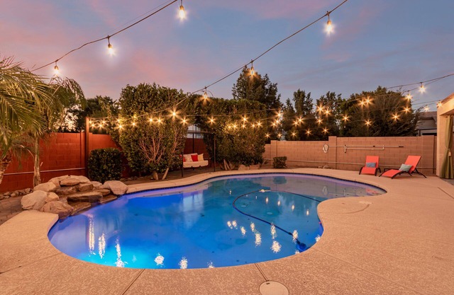 Heated Pool! 2 King Rooms! Sleeps 8!