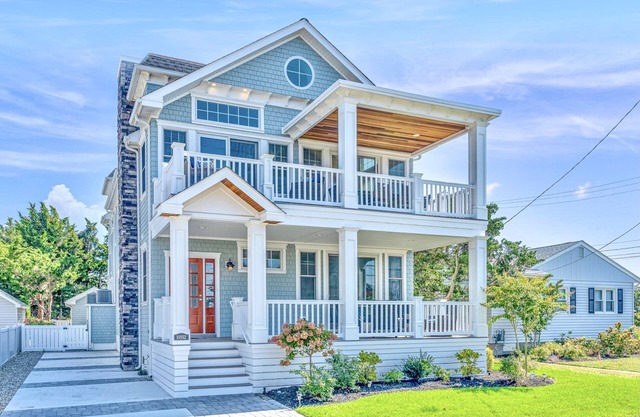HEATED POOL, 5BDRM, 5BATH - This professionally decorated dream vacation home is brand new for the 2019 season with 5 bedrooms, 5 full baths and a heated pool.