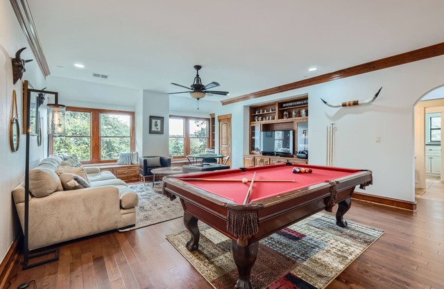 Heated Pool/Hot Tub | 4,000+ SF | 10 Beds | Sleeps 16 hosted by PMI Austin Metro