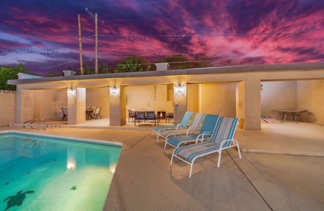 Heated Pool & Hot Tub/4 BR 3+ BA/Central