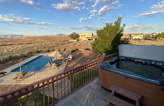 Heated Pool.Panoramic Views 4 Bed 2.5 Ba Central Location