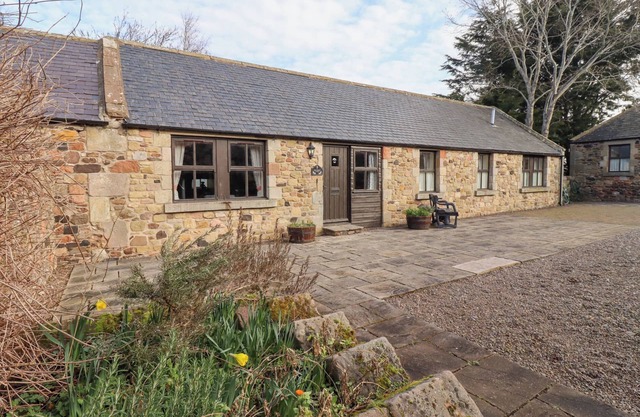 HEATHERVIEW, family friendly, character holiday cottage in Wooler