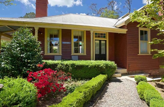 Heathmont | Luxurious group accommodation 5mins walk to Blackheath Village