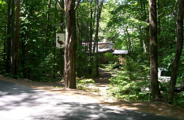 Heaven on Earth, Tranquil, Private 4 Bedroom Waterfront home on Goose Pond Lake