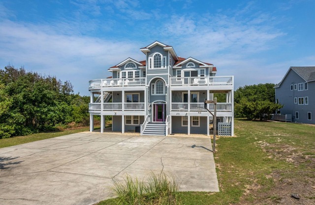 Heaven Sent: Oceanside, private pool, hot tub, rec room and EASY beach access!