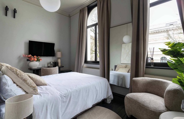 Heaven Suite with Museum Views