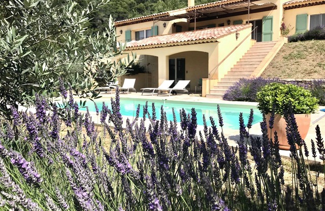 Heavenly residence tween GorgesduVerdon and St-Tropez, Villa OliveYou. AC/e-charging pole!