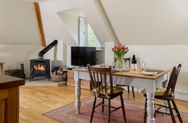 Hectors Loft - Tranquil Spacious Cotswold Hideaway