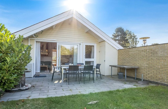"Hedde" - 100m from the sea by Interhome