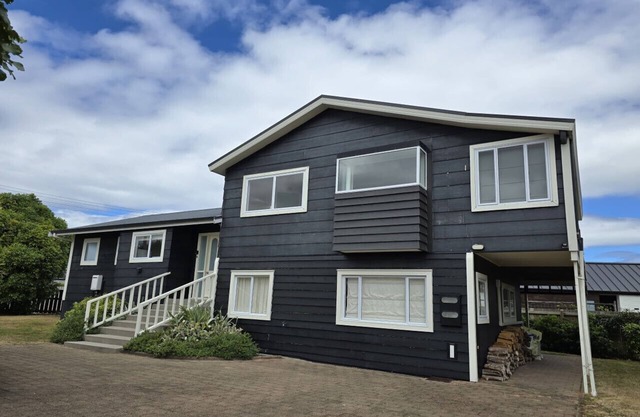 Heeni Street - Great location near the lake