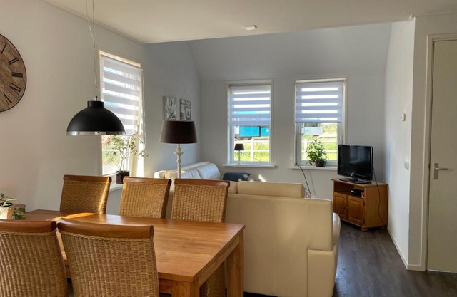 Heerlijk hoek appartement net buiten het dorp