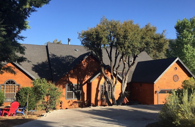 Heidi's Mountain Retreat -Enjoy Fall Colors and new spa sauna room.