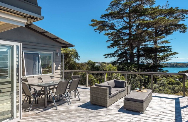 Hekerua Bay Retreat | Stay Waiheke
