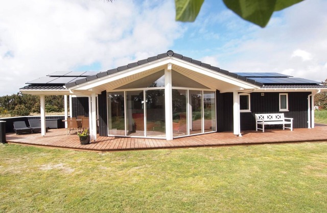 "Helen" - 500m to the inlet by Interhome