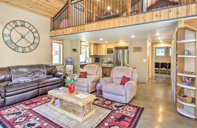 Helena Cabin w/ Mtn Views + Steps to Creek!