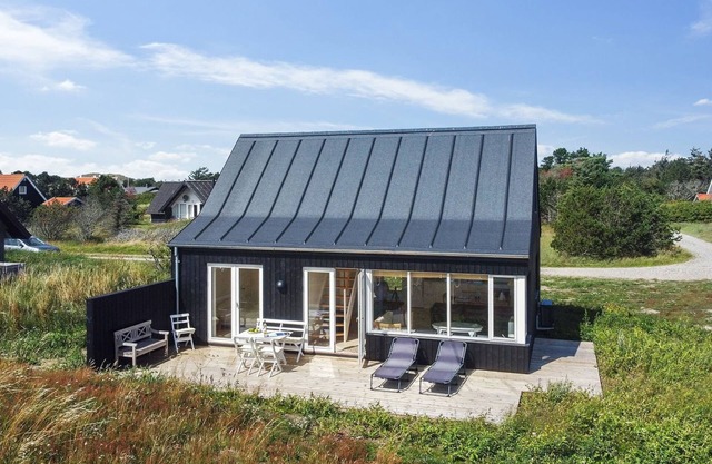 "Helga" - 800m from the sea by Interhome