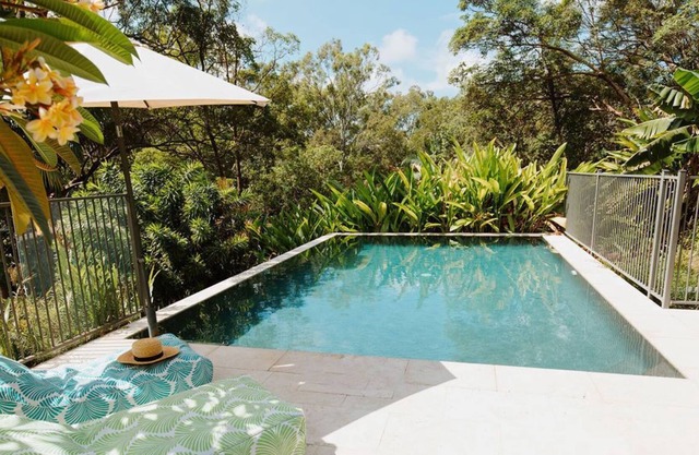 Heliconia House - Private Acreage 7 Mins to the Beach